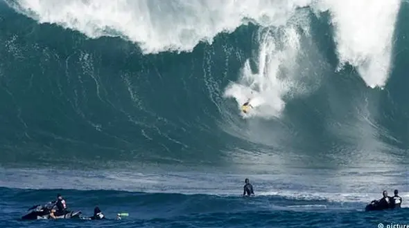 روایتی از افتضاح اعزام تیم ملی موج سواری / اسکان دختران و پسران تیم ملی در خانه دایی سرمربی!