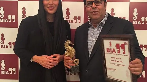 جایزه باتومی برای بازیگر مرد "دختر" + عکس