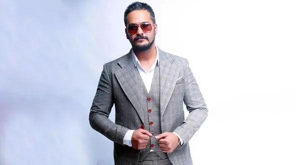  عکس دیده نشده از میلاد کی مرام در حال قایق سواری 