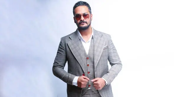  عکس دیده نشده از میلاد کی مرام در حال قایق سواری 