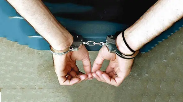 سارق با هفت دست مبل گران قیمت کنارخیابان دستگیرشد