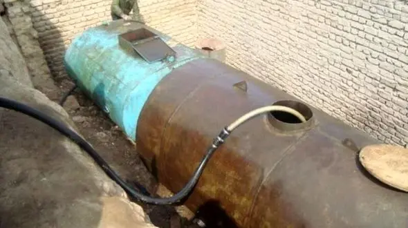 کشف تانکر سوخت قاچاق از زیر زمین یک خانه در همدان
