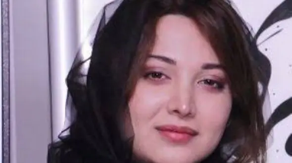 روشنک گرامی: تهییه کننده برام گل می فرستاد .. با همه دخترا این شکلی بود ... رضا عطاران رفته بود دعوا به خاطر .... اما ... دور این دخترارو خط بکش...