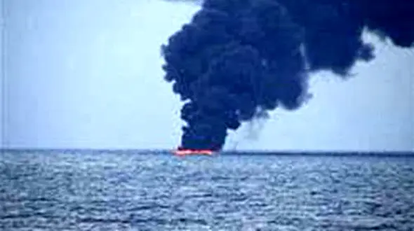 آتش سوزی یک فروند کشتی حوالی بندردیر