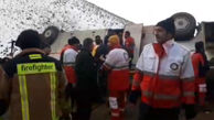 18 کشته و زخمی در تصادف هولناک اتوبوس مسافربری با کامیون در تفرش + فیلم