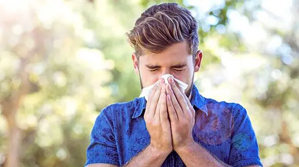 نگه داشتن عطسه چه خطراتی ایجاد می کند؟
