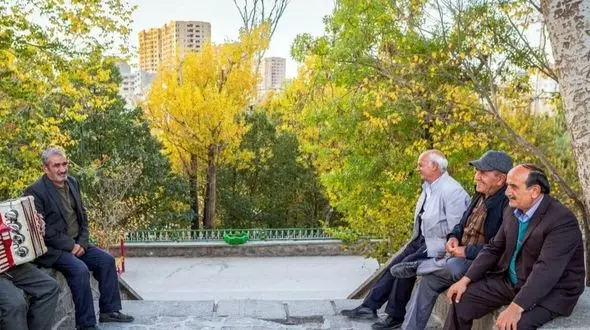 چرا بازنشستگان ایرانی با ۳۰ سال بیمه‌پردازی همچنان مشکلات مالی دارند؟