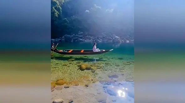 رودخانه ای به شفافیت آینه + فیلم