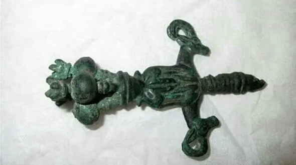 کشف شیء چند هزار ساله از محموله پستی در البرز