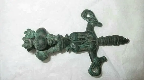 کشف شیء چند هزار ساله از محموله پستی در البرز