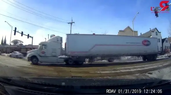 بلایی که وزن زیاد بر سر یک تریلی آورد!+فیلم