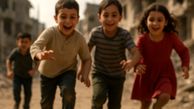 فیلم / جنایت جنگی اسرائیل با فریب کودکان غزه /  پخش بمب‌هایی شبیه اسباب‌بازی و کنسرو غذا در غزه