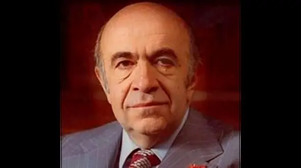 هویدا چرا زن زیبایش را طلاق داد ! / علتی که در روزنامه اطلاعات منتشر شد !