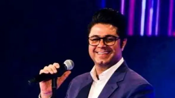 دانلود آهنگ باشکوه حجت اشرف زاده به نام تنهایی /بگو دیوانه تر از من مگر دیوانه ای هست بین من و تو عشق من بیگانه ای هست...