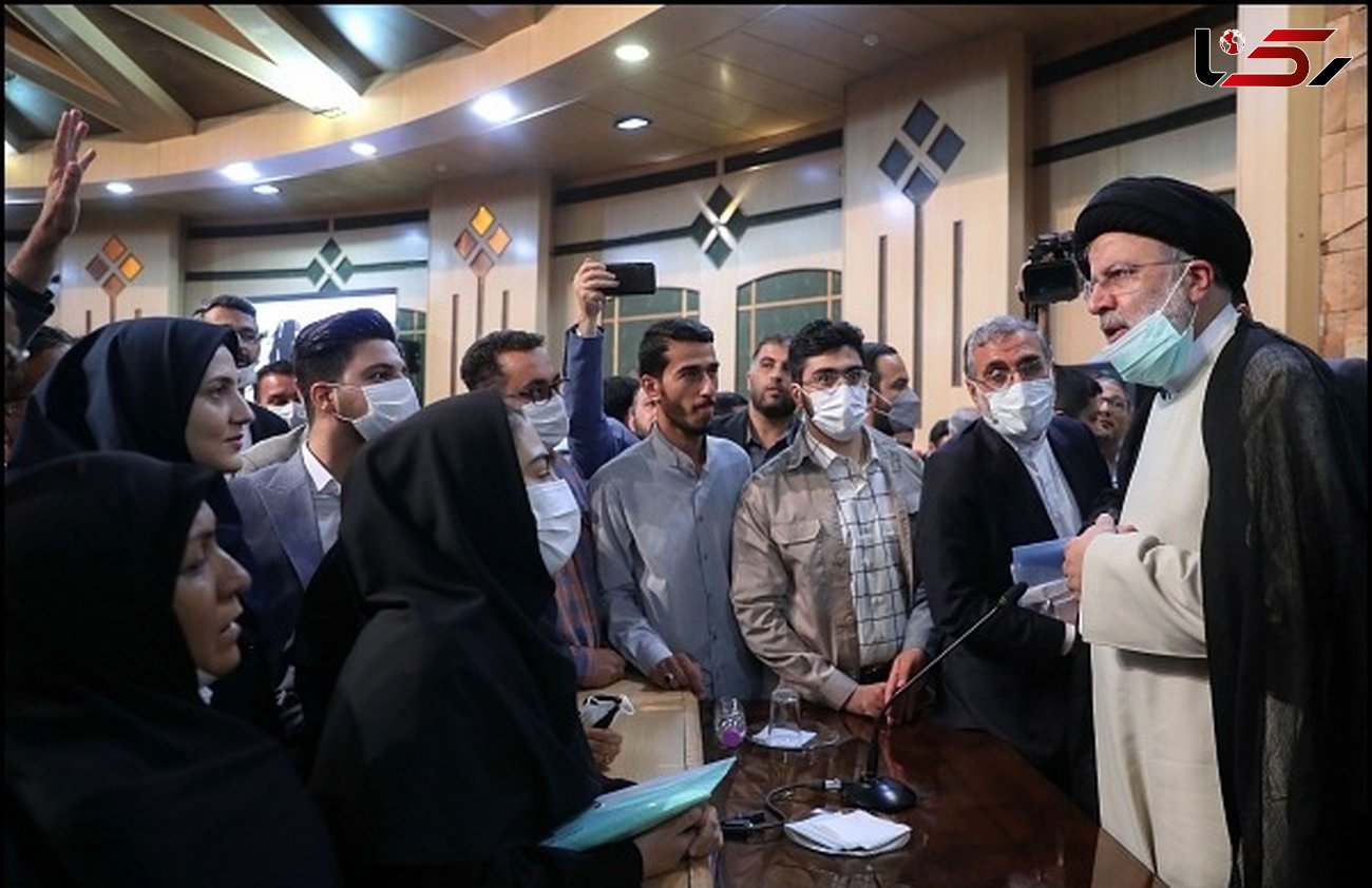 گزارش تصویری دیدار رئیس جمهور با خانواده شهدا، نخبگان و ایثارگران در کرمانشاه