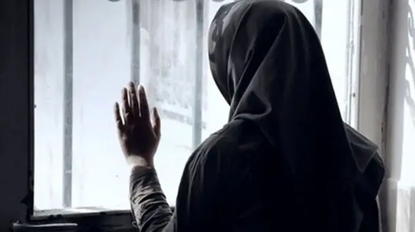دختر 17 ساله  تنها بود که 3 پسر از بالای دیوار وارد خانه شدند و ....../ بی عفت شدم !