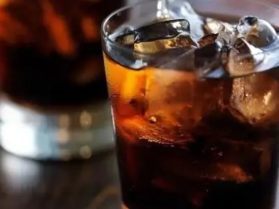 هشدار: چرا زیاده‌ روی در مصرف نوشابه‌ های رژیمی برای شما خطرناک است؟