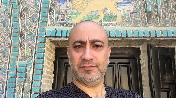 یادداشت تلخ دوستان  و همکاران عارف لرستانی درباره مرگ او/ من فرزند پدر تو می شوم و تو فرزند پدر من شو