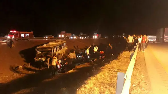 واژگونی مرگبار اتوبوس با 33 مسافر در جاده نیشابور + عکس