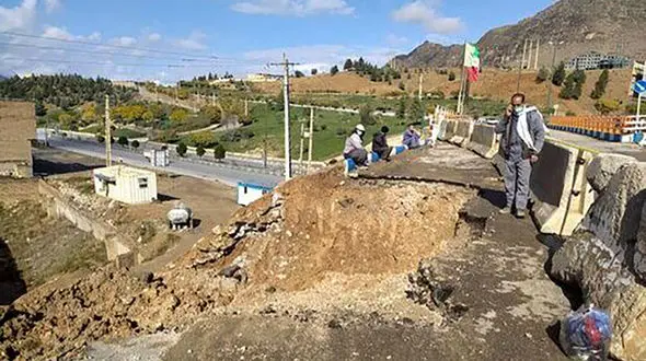 ریزش پل آیت الله کمالوند پس از افتتاح + عکس