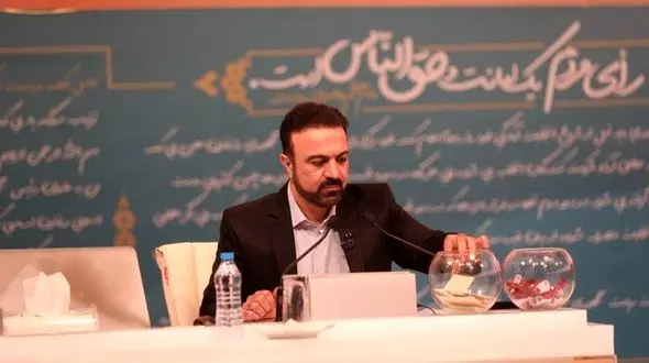 زاویه های مخفی در مناظره انتخابات ریاست جمهوری 96 / به حرکات مجری دقت کنید + فیلم و عکس