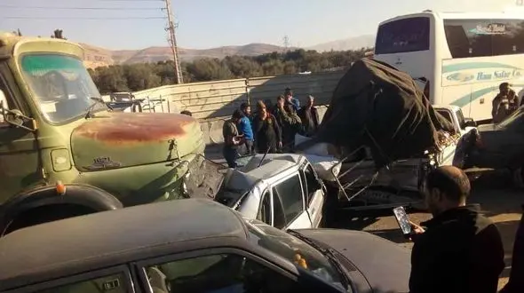 عکس عجیب از تصادف خونین 15 خودرو در همدان  + عکس