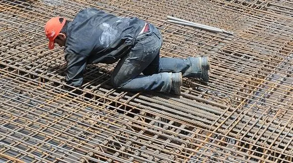 دستمزدِ روزانه کارگران پول یک مرغ کامل نیست