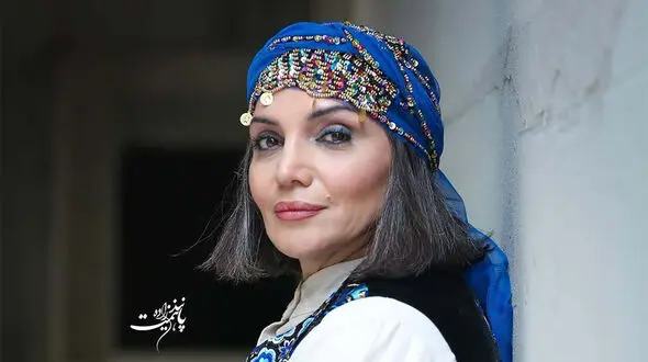 چیدمان متفاوت خانه الهام پاوه‌نژاد / فضای گرم و هنری با حال و هوای خانه های قدیمی