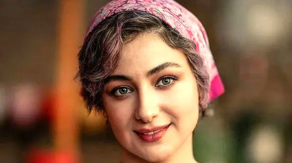 بلوز و شلوار به سبک ویدا جوان! | استایل خیابانی ویدا جوان با بلوز و شلوار