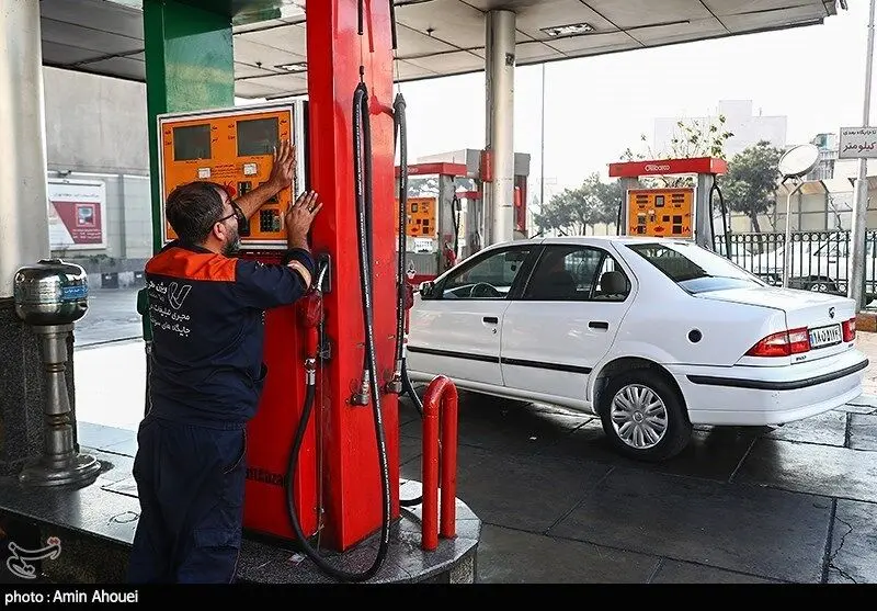 تعطیلی چند پمپ بنزین در تهران / صف های طولانی مقابل تعدادی از پمپ بنزین / شرکت پخش: افزایش مصرف به دلیل شایعات