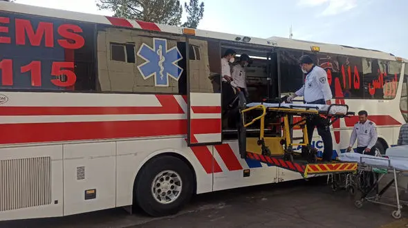 فیلم وحشتناک از تصادف شاخ به شاخ پراید و تیبا / 8 تن زخمی شدند