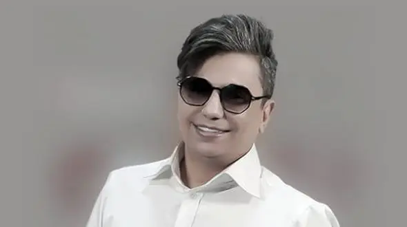 فیلم آوازخوانی باشکوه و سنتی محسن ابراهیم زاده / هر کس به طریقی دل مارا می شکند