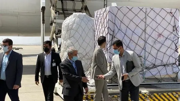 محموله دوم تجهیزات تولید واکسن روسی وارد ایران شد  / تولید 30 میلیون واکسن تا مرداده ماه  + عکس