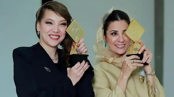فیلم  استایل جذاب خانم بازیگران درجشن منتقدان سینما / از بابچ سینه ایرانی صدف اسپهبدی تا شومیز و شلوار الگانت مشکی مهسا حجازی بازیگر تاسیان ...