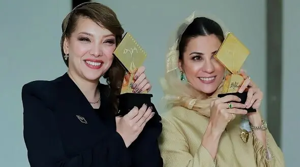 فیلم  استایل جذاب خانم بازیگران درجشن منتقدان سینما / از بابچ سینه ایرانی صدف اسپهبدی تا شومیز و شلوار الگانت مشکی مهسا حجازی بازیگر تاسیان ...
