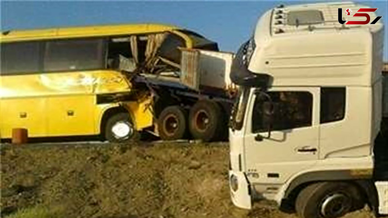 تصادف مرگبار اتوبوس مسافربری با تریلی در جاده نایین 