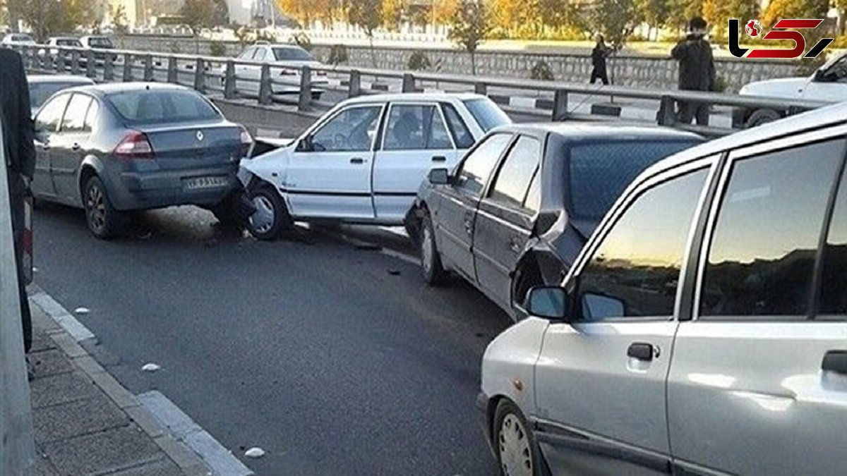 تصادف زنجیره ای خودروها در بلوار آفریقا