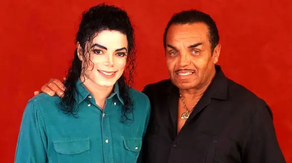 رفتار عجیب و غیر قابل باور پدر مایکل جکسون در بستر مرگ! 