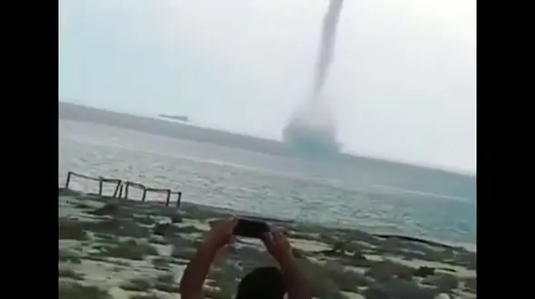 فیلم گردباد دریایی در خلیج‎فارس / روز گذشته رخ داد