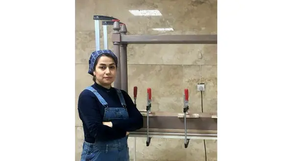 معلمی که نجار شد / "سحر بیگلری" خودش را به کسانی که باورش نمی کردند اثبات کرد + فیلم