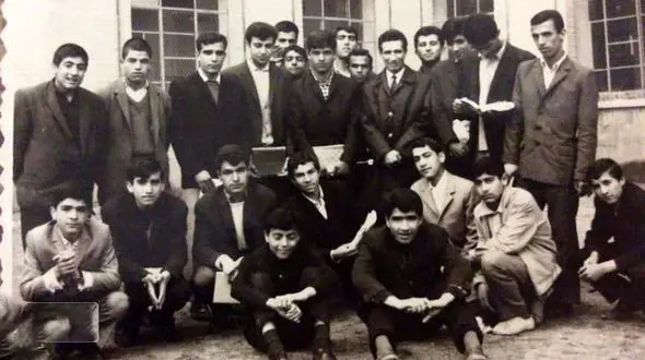 خودکشی دانش‌آموز دبیرستانی به خاطر تجدیدی + عکس