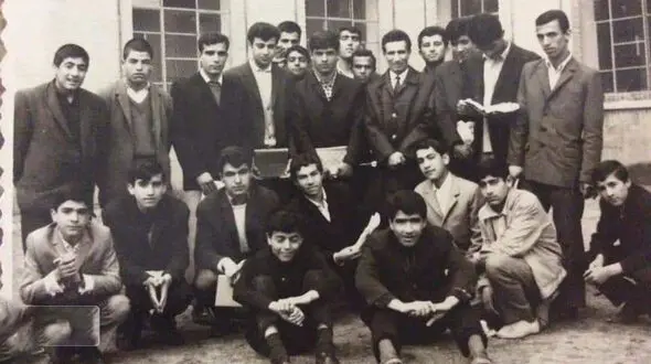 خودکشی دانش‌آموز دبیرستانی به خاطر تجدیدی + عکس