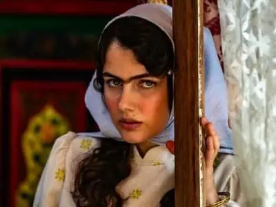 (عکس) پرتره خاص از فرزانه فرنام بازیگر چشم رنگی نقش خجسته در بامدادخمار با استایلی بسیار شیک و لوکس!