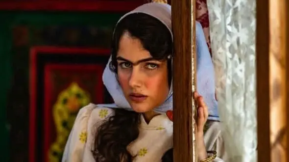 (عکس) پرتره خاص از فرزانه فرنام بازیگر چشم رنگی نقش خجسته در بامدادخمار با استایلی بسیار شیک و لوکس!