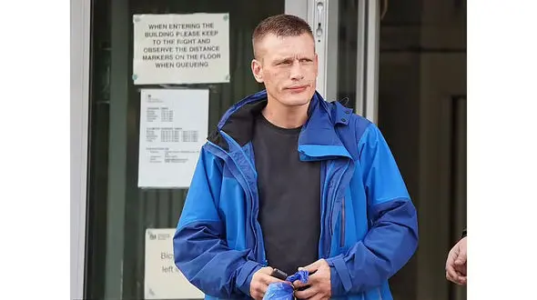 فیلم ضایع شدن مرد مهاجم به قهرمان رزمی کار / فقط کتک خورد 