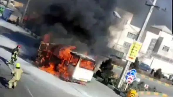 آتش سوزی 2 مینی بوس در مشهد +عکس های حریق برزگ