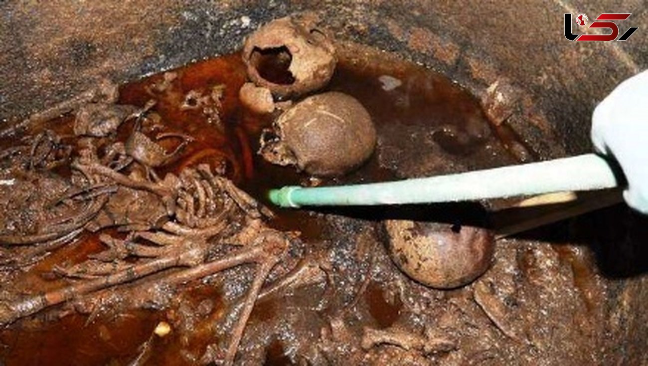 چندش آورترین کمپین دنیا/نوشیدن مایع داخل تابوت 2 هزار ساله کشف شده+عکس