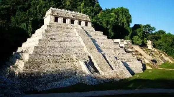 کشف تونل‌های مرموز: اسرار تاریخی زیر یک اثر باستانی