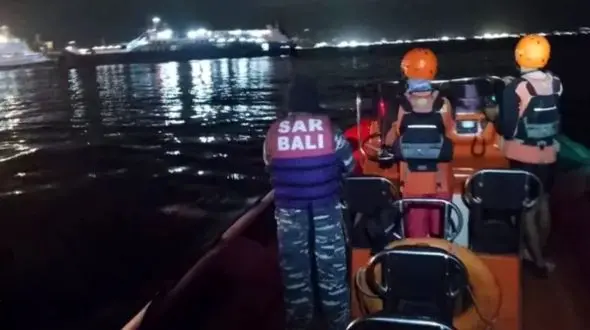 غرق شدن کشتی تفریحی با 65 سرنشین در نزدیکی بالی