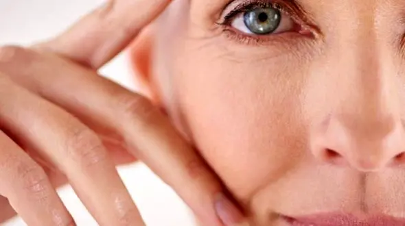 درمان افتادگی پلک با ترفندهای خانگی